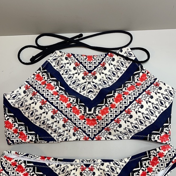 Cupshe cream/red/blue bandanna print bikin… - Picture 2 of 11